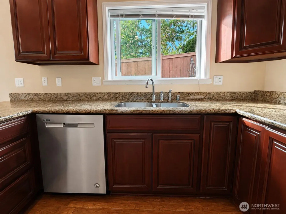 16325 43rd Avenue W Lynnwood, WA 98087