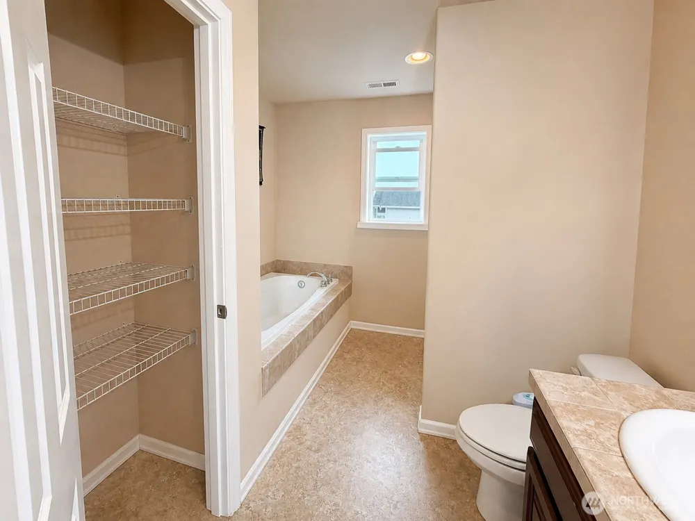 16325 43rd Avenue W Lynnwood, WA 98087