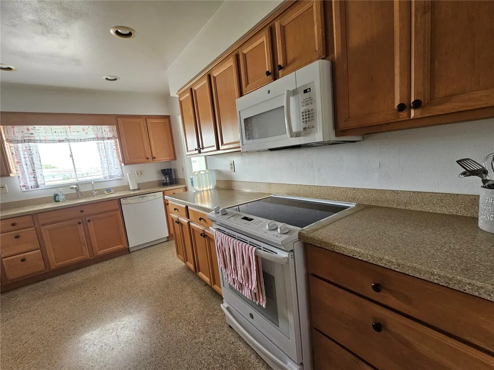 1703 AMHURST CIRCLE Sun City Center, FL 33573