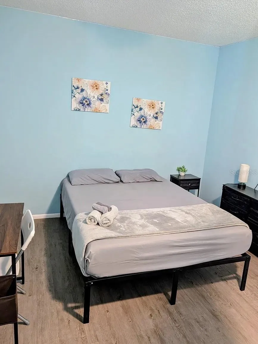1083 SNEAD AVENUE Sarasota, FL 34237