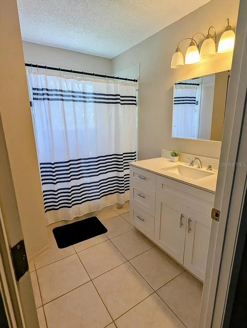 1083 SNEAD AVENUE Sarasota, FL 34237