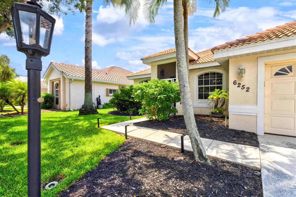 6252 DONNINGTON COURT Sarasota, FL 34238