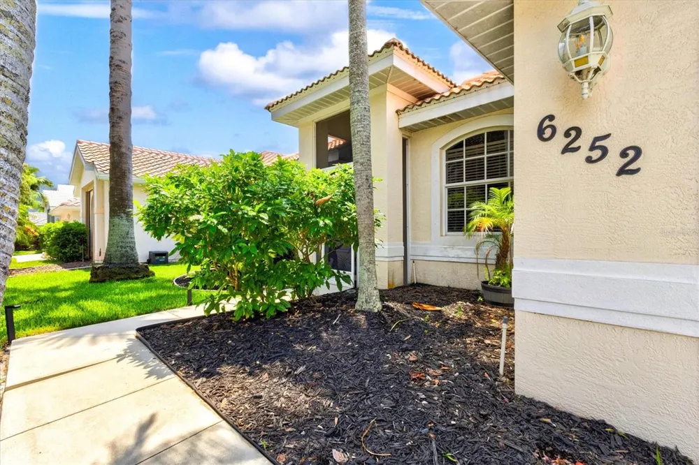 6252 DONNINGTON COURT Sarasota, FL 34238