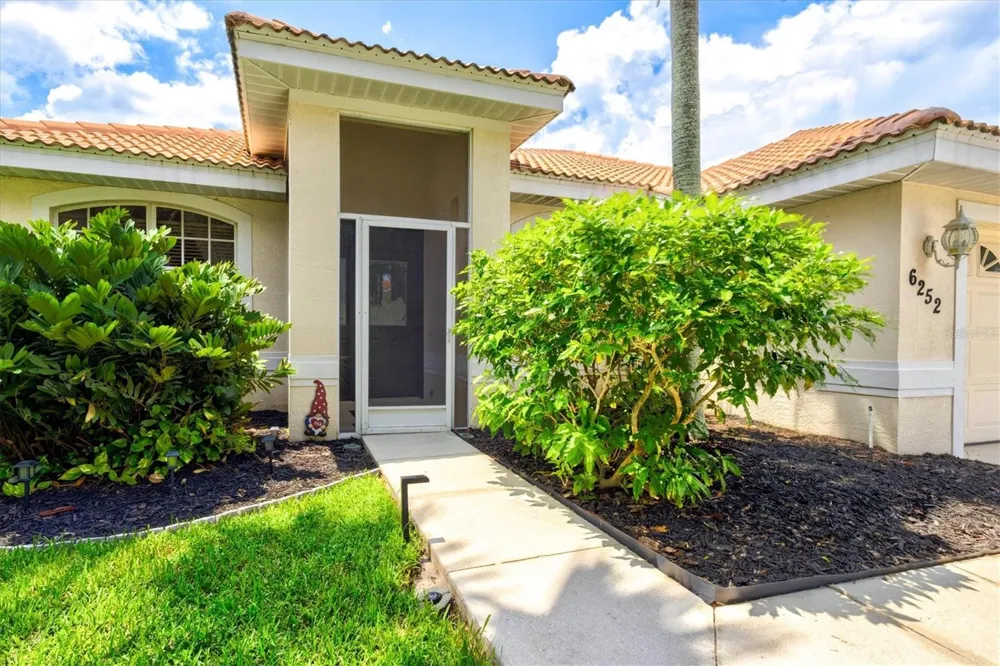 6252 DONNINGTON COURT Sarasota, FL 34238