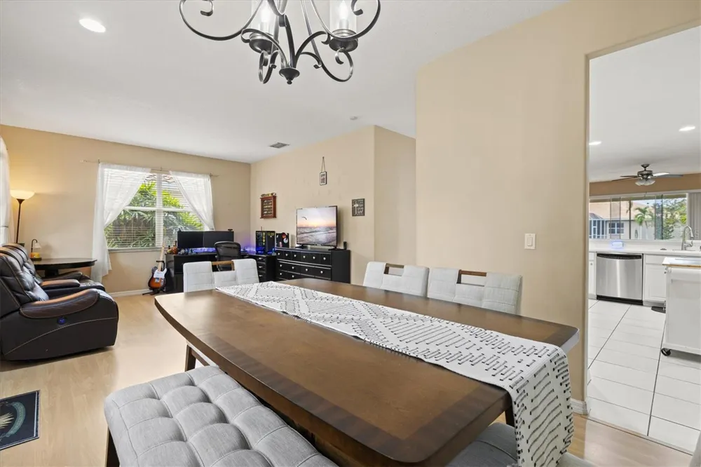 6252 DONNINGTON COURT Sarasota, FL 34238