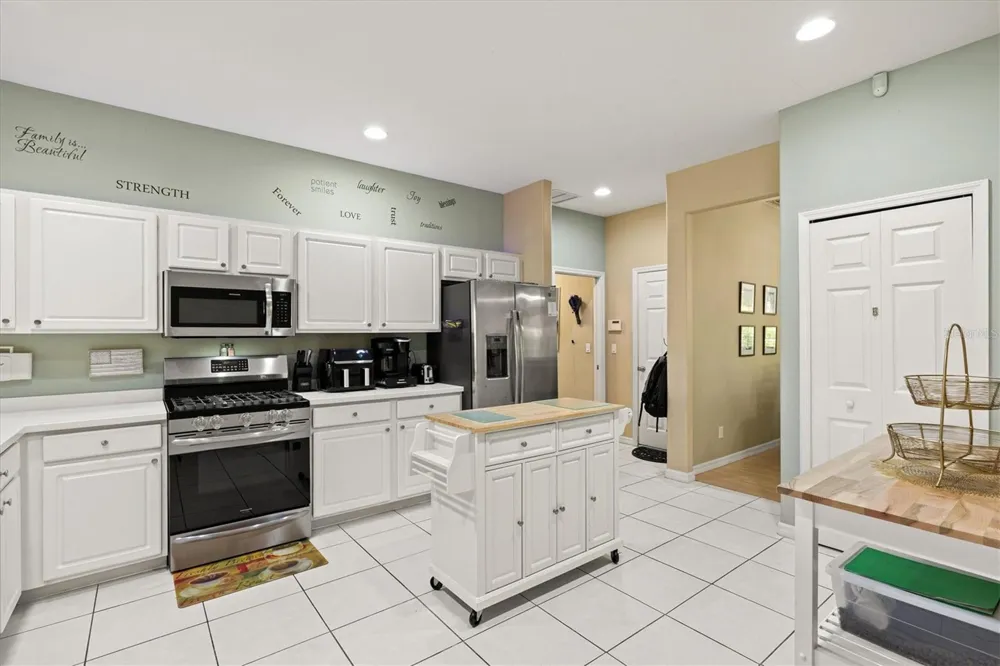 6252 DONNINGTON COURT Sarasota, FL 34238