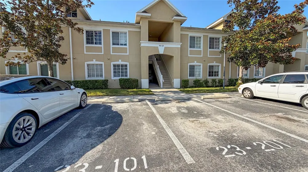 9523 GROVEDALE CIRCLE #101 Riverview, FL 33578