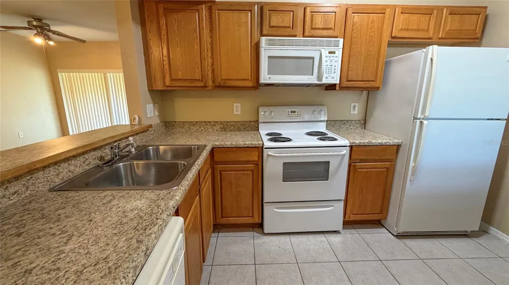 9523 GROVEDALE CIRCLE #101 Riverview, FL 33578