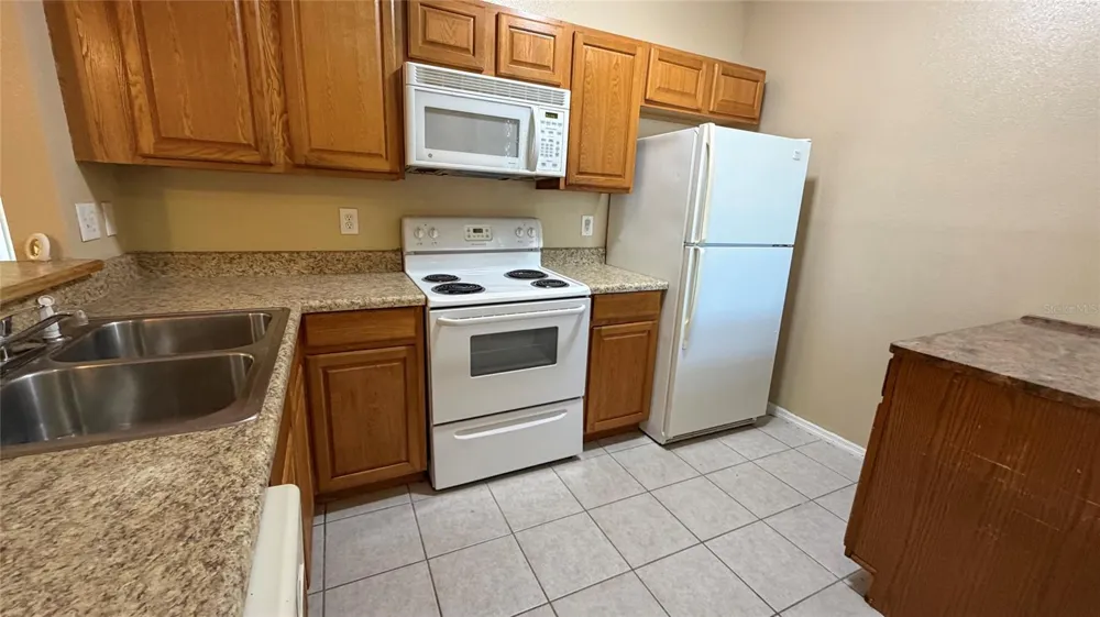 9523 GROVEDALE CIRCLE #101 Riverview, FL 33578