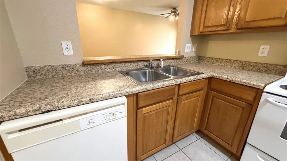 9523 GROVEDALE CIRCLE #101 Riverview, FL 33578