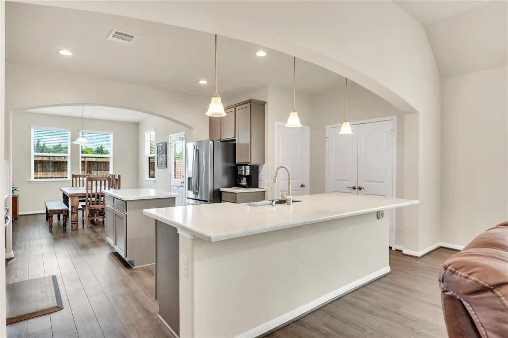 1849 Kenley Way Alvin, TX 77511
