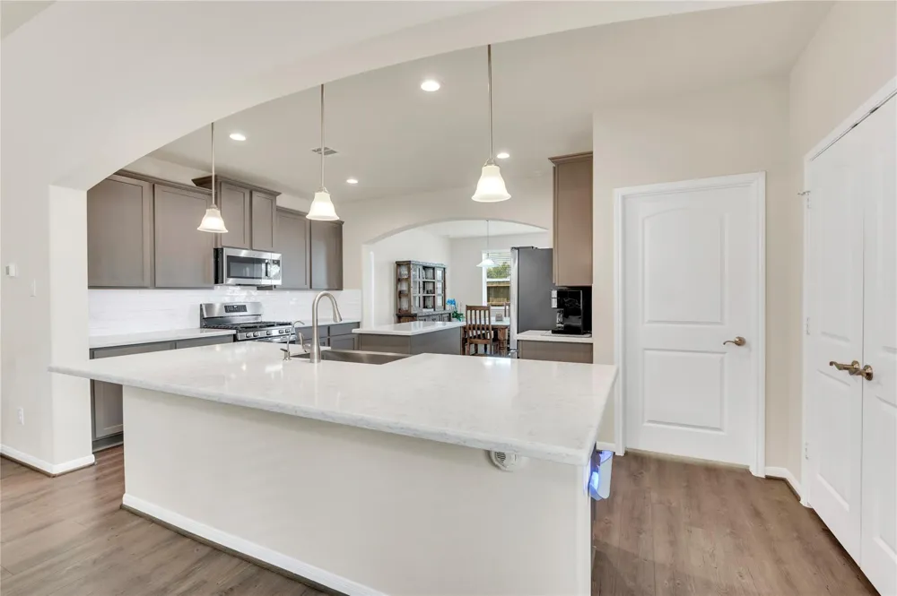 1849 Kenley Way Alvin, TX 77511