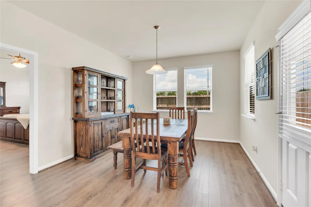 1849 Kenley Way Alvin, TX 77511