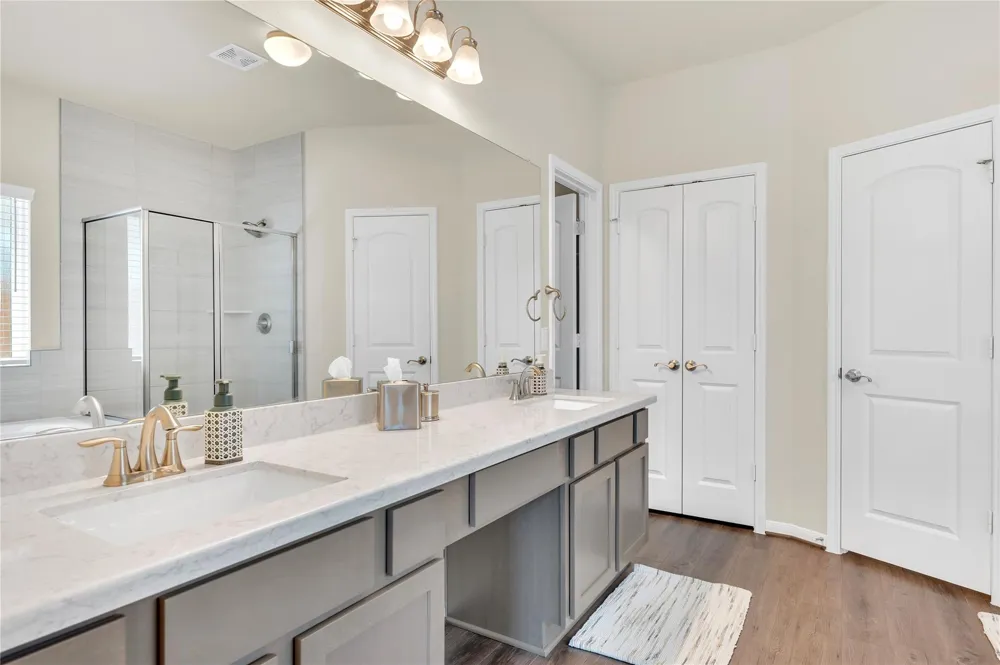1849 Kenley Way Alvin, TX 77511