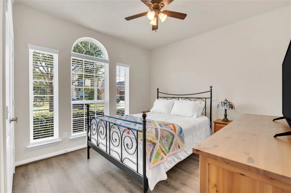 1849 Kenley Way Alvin, TX 77511