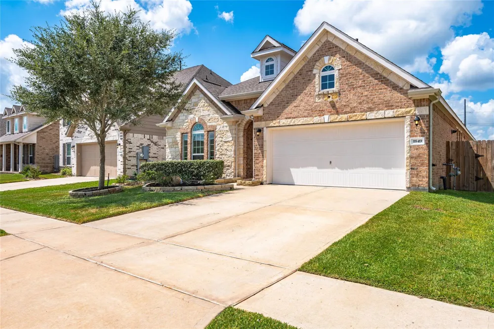 1849 Kenley Way Alvin, TX 77511