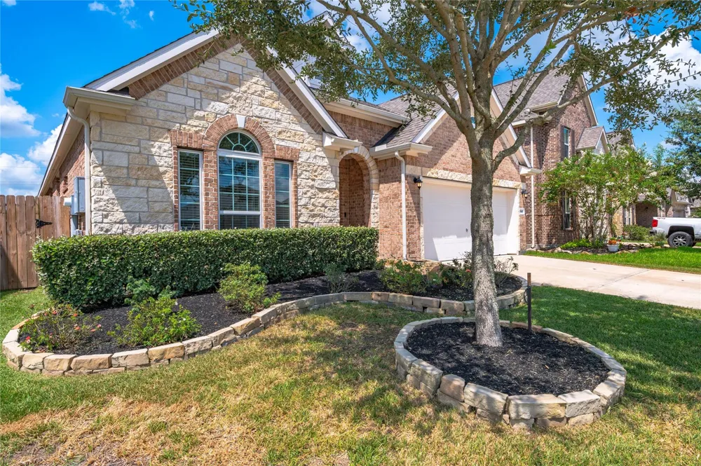 1849 Kenley Way Alvin, TX 77511