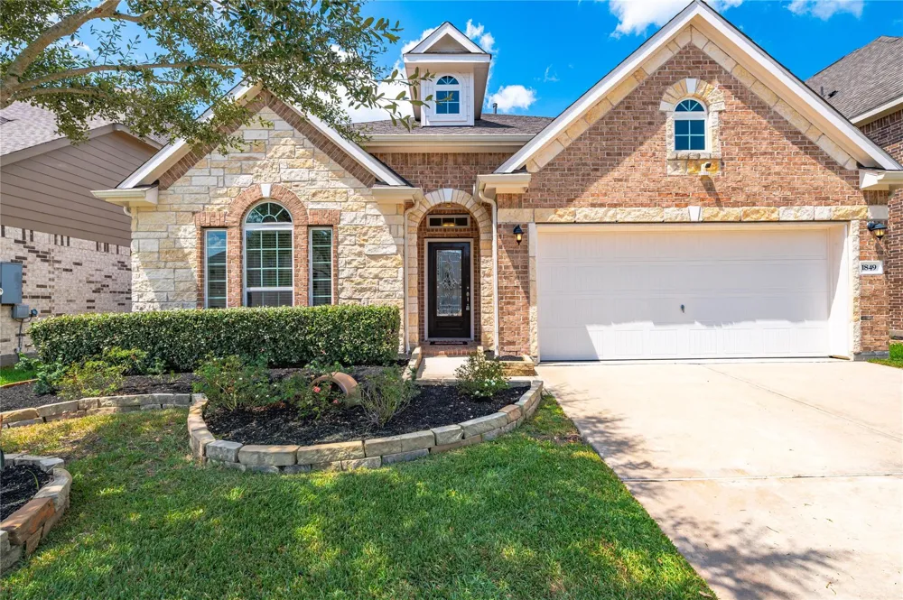 1849 Kenley Way Alvin, TX 77511