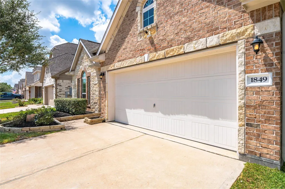 1849 Kenley Way Alvin, TX 77511