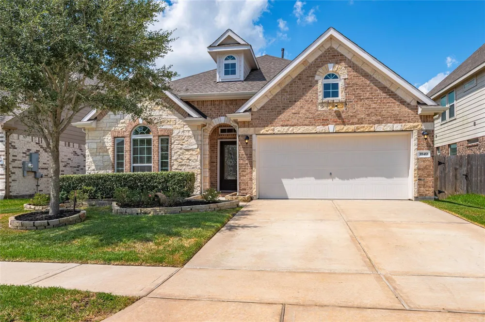 1849 Kenley Way Alvin, TX 77511