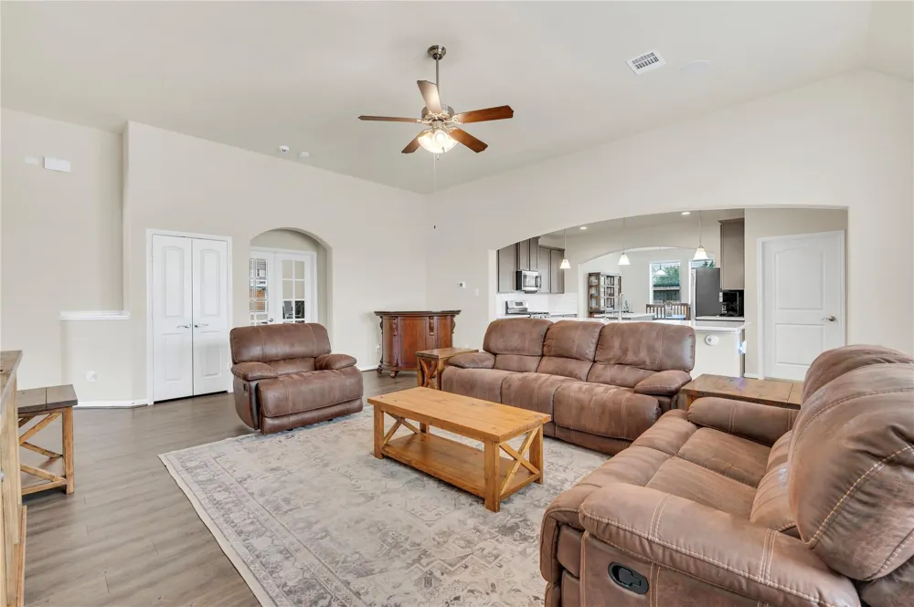 1849 Kenley Way Alvin, TX 77511