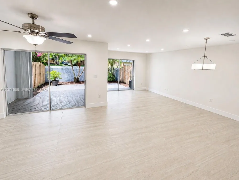 14255 SW 96th Ter Miami, FL 33186