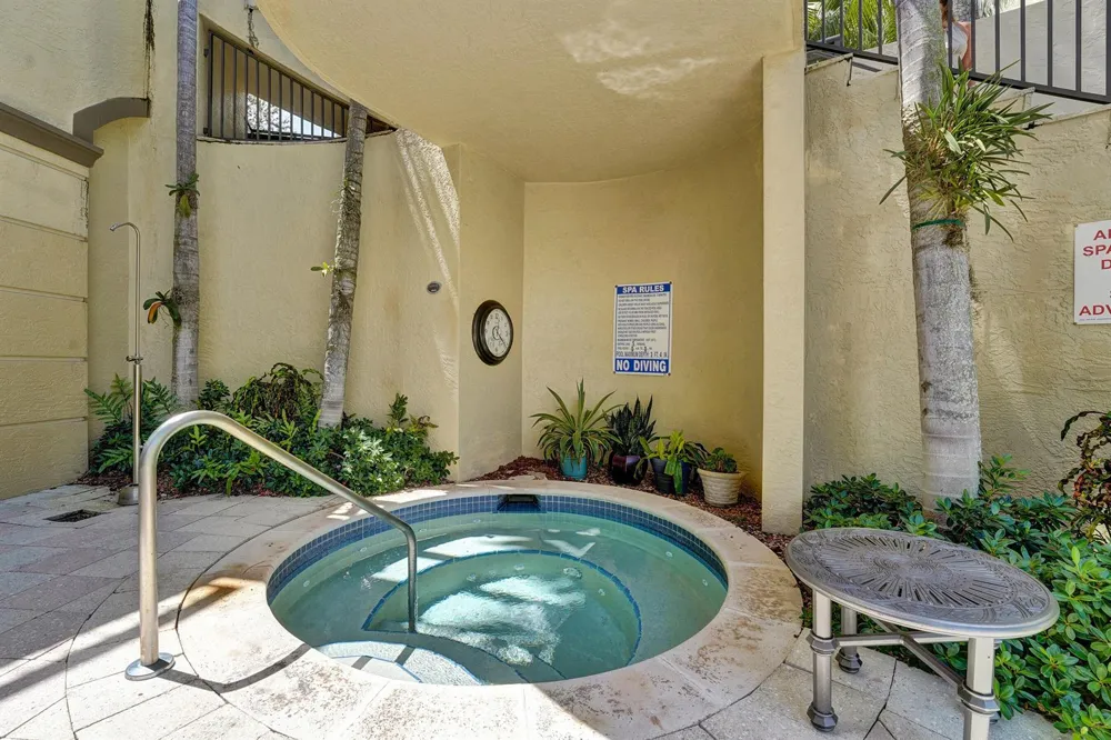 2617 NE 14th Avenue #102 Wilton Manors, FL 33334
