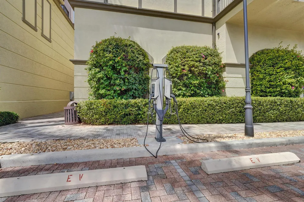 2617 NE 14th Avenue #102 Wilton Manors, FL 33334