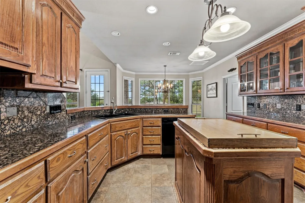 2285 Austin Hines Drive China Spring, TX 76633