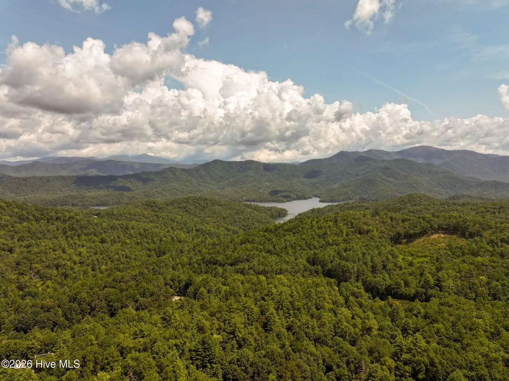452 Paradise Road Robbinsville, NC 28771
