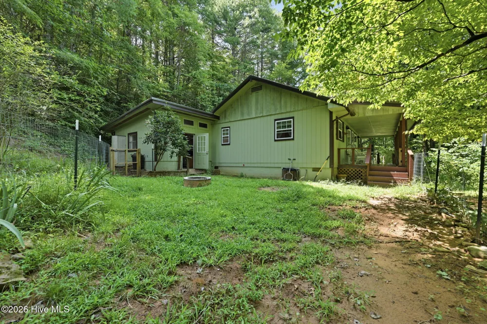 452 Paradise Road Robbinsville, NC 28771