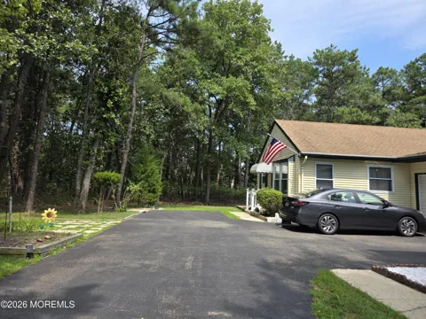 2 Greenleaf Court #D