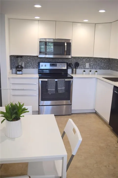 3970 Oaks Clubhouse Dr #306
