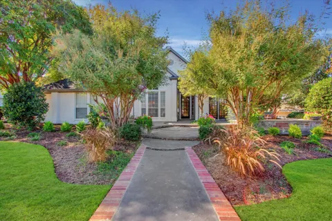 205 Oakmont Drive