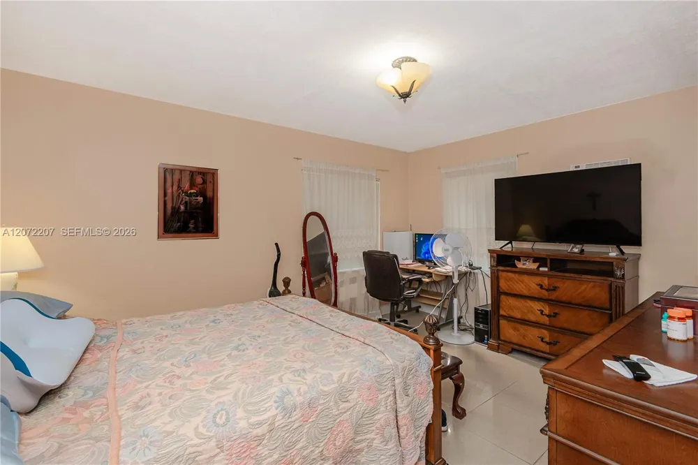 334 E 11th St Hialeah, FL 33010
