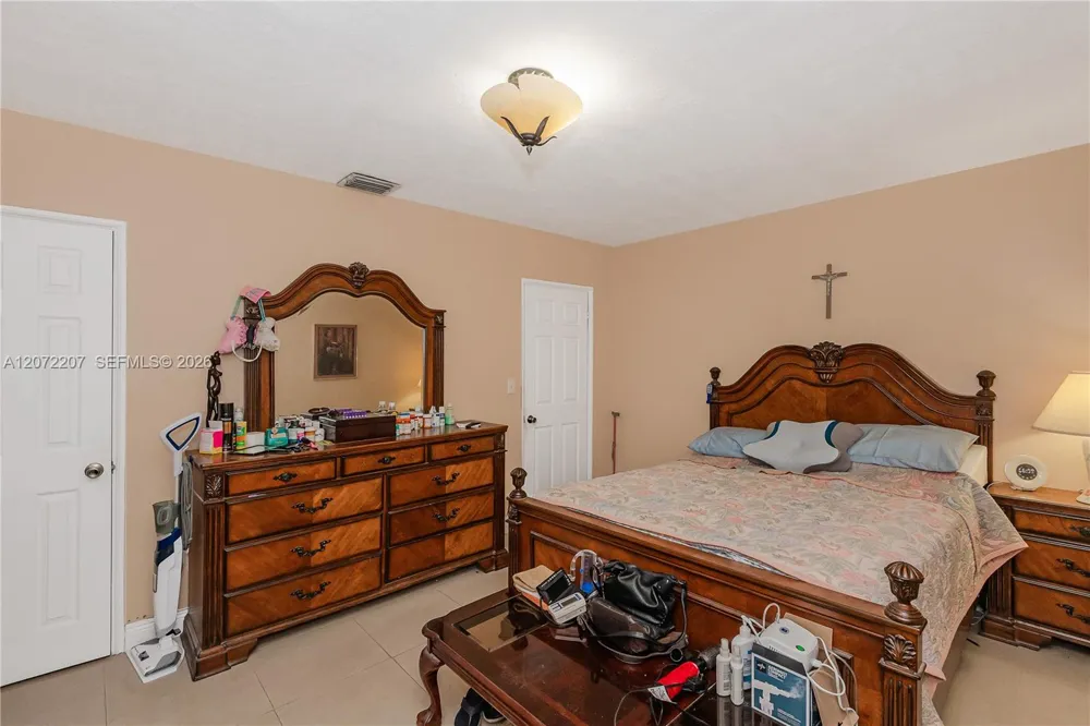 334 E 11th St Hialeah, FL 33010