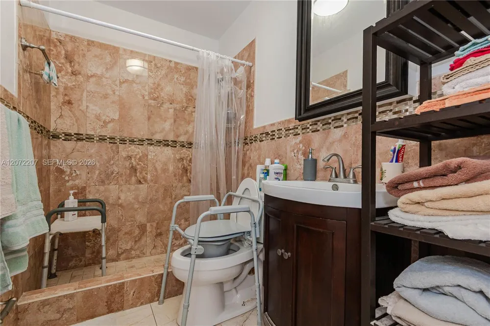 334 E 11th St Hialeah, FL 33010