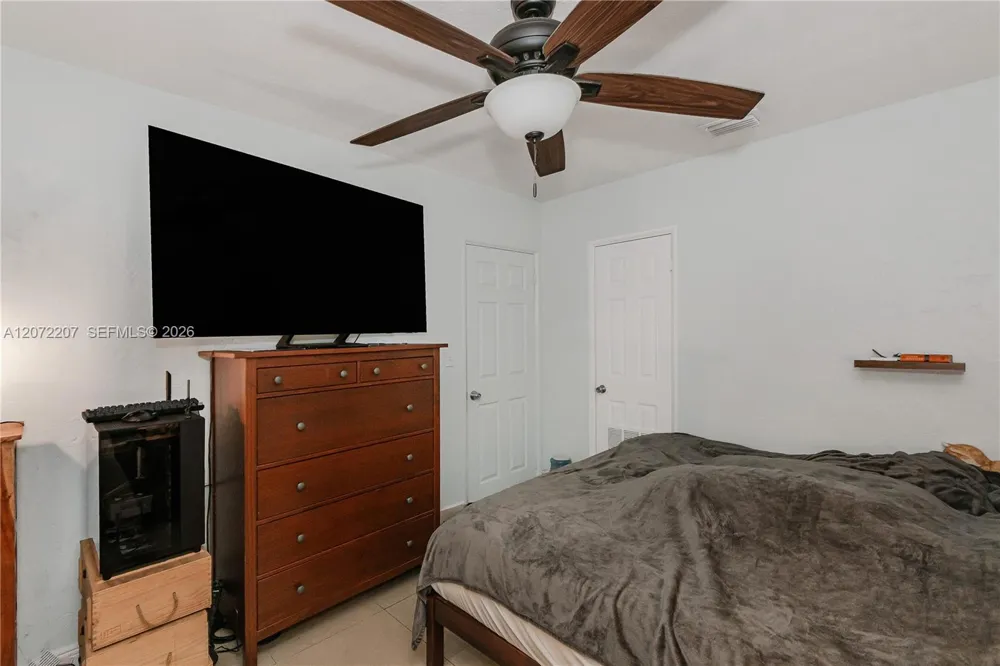 334 E 11th St Hialeah, FL 33010