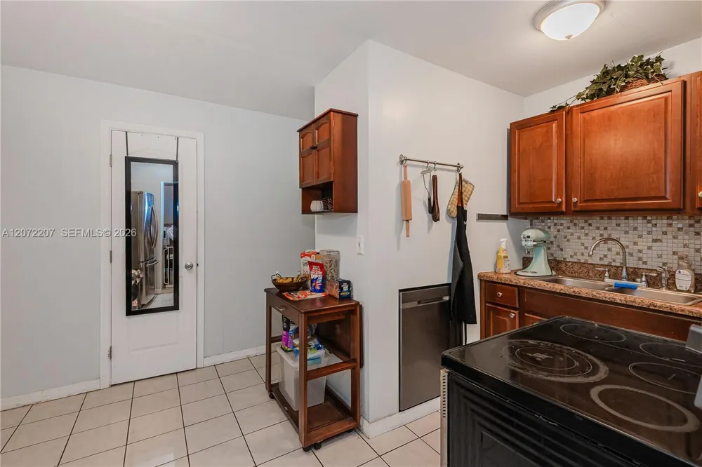 334 E 11th St Hialeah, FL 33010