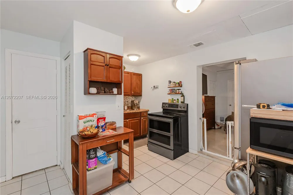 334 E 11th St Hialeah, FL 33010