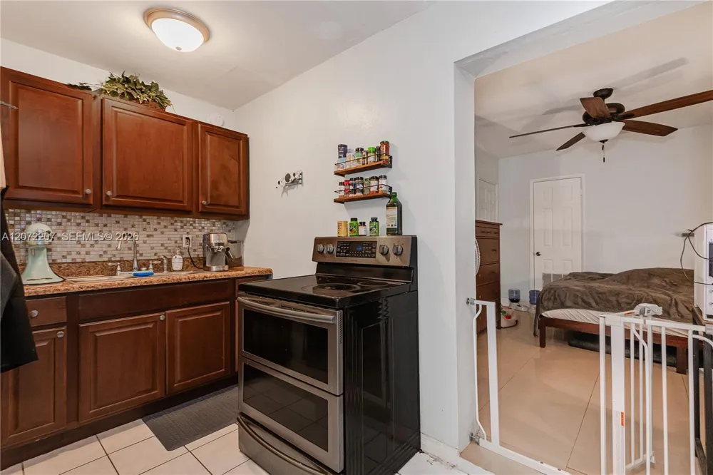 334 E 11th St Hialeah, FL 33010