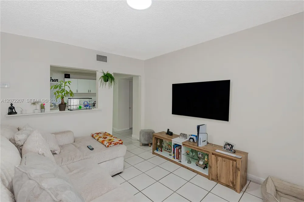 334 E 11th St Hialeah, FL 33010