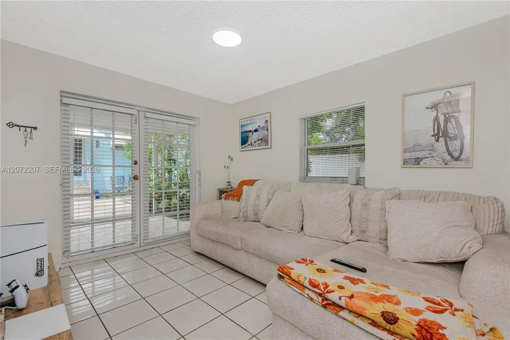 334 E 11th St Hialeah, FL 33010