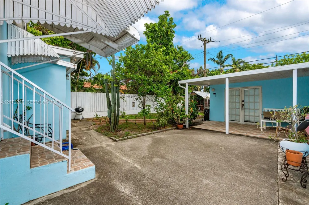334 E 11th St Hialeah, FL 33010