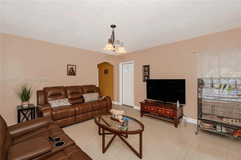 334 E 11th St Hialeah, FL 33010