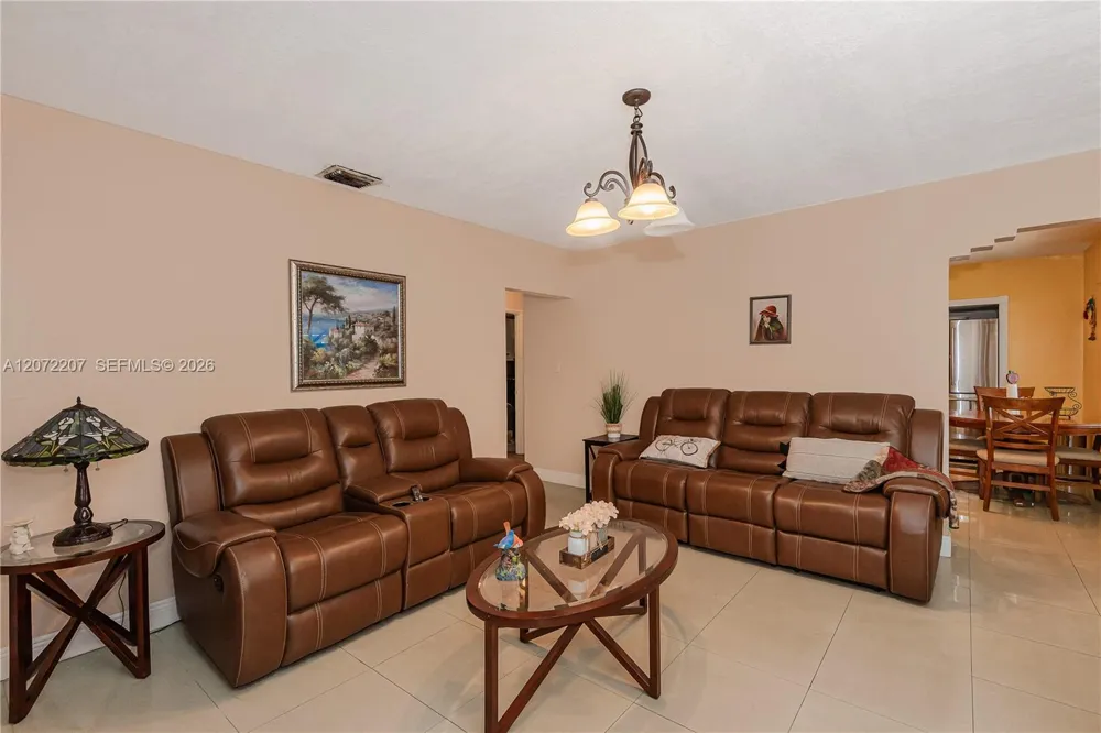 334 E 11th St Hialeah, FL 33010