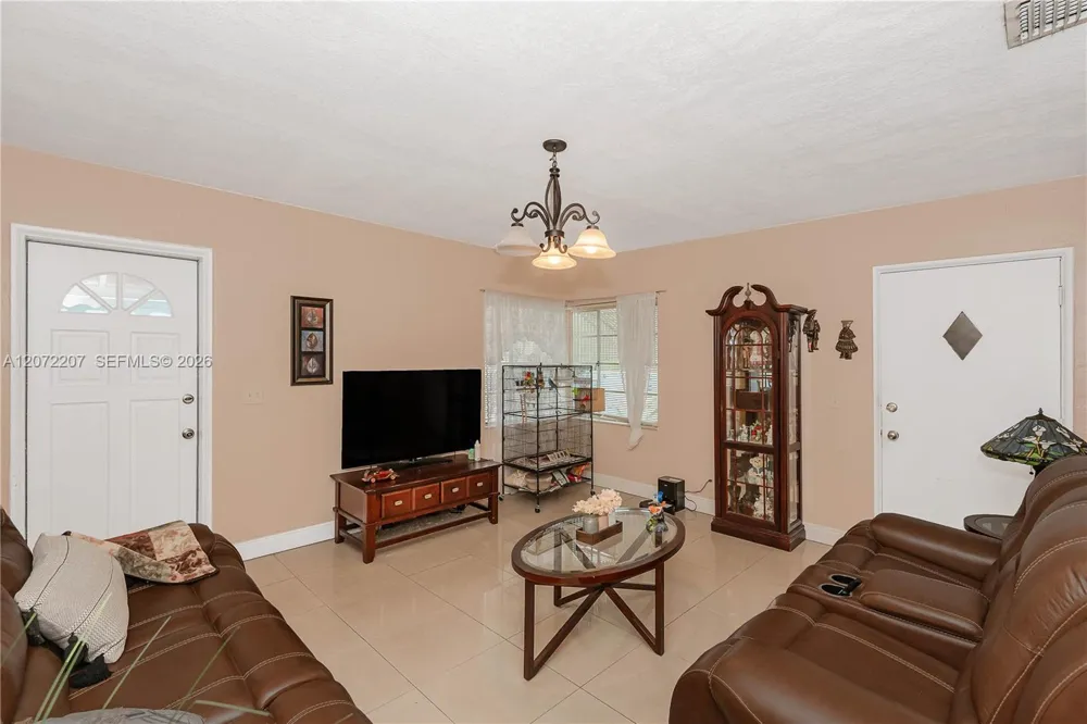 334 E 11th St Hialeah, FL 33010