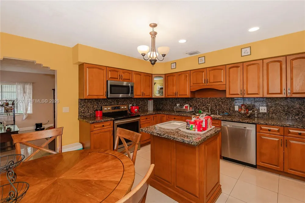 334 E 11th St Hialeah, FL 33010