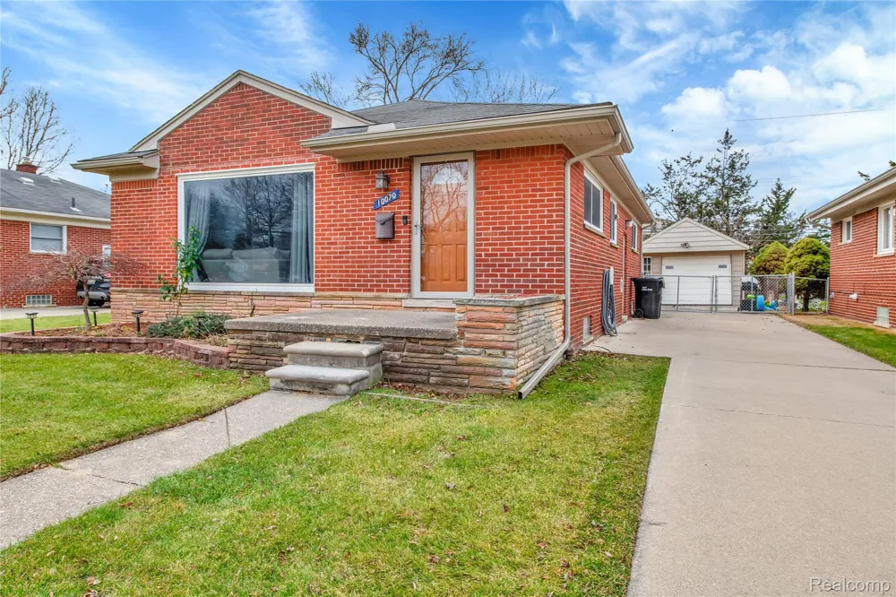 10070 Buckingham Avenue Allen Park City, MI 48101