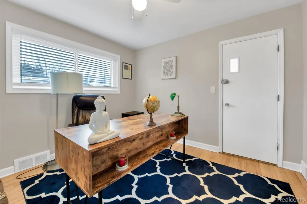10070 Buckingham Avenue Allen Park City, MI 48101